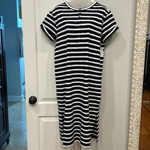 NWT ON Navy/White Dress Size Petite M